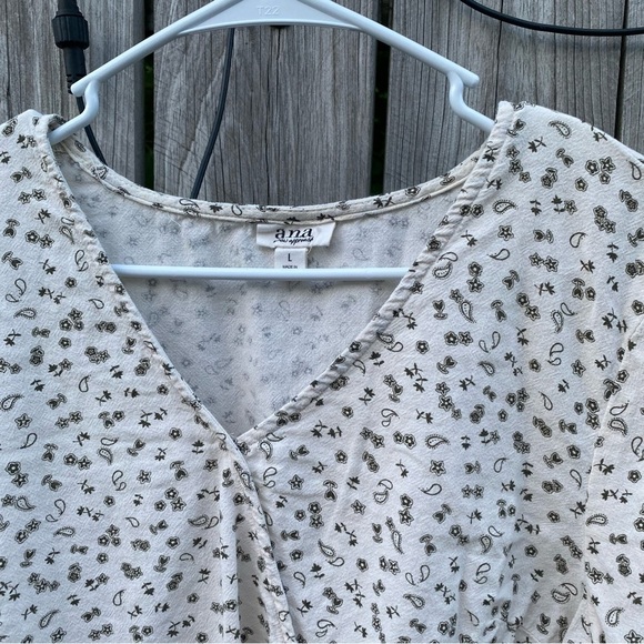 a.n.a Cream Ditsy Boho Floral Peplum Blouse size L - Picture 4 of 6
